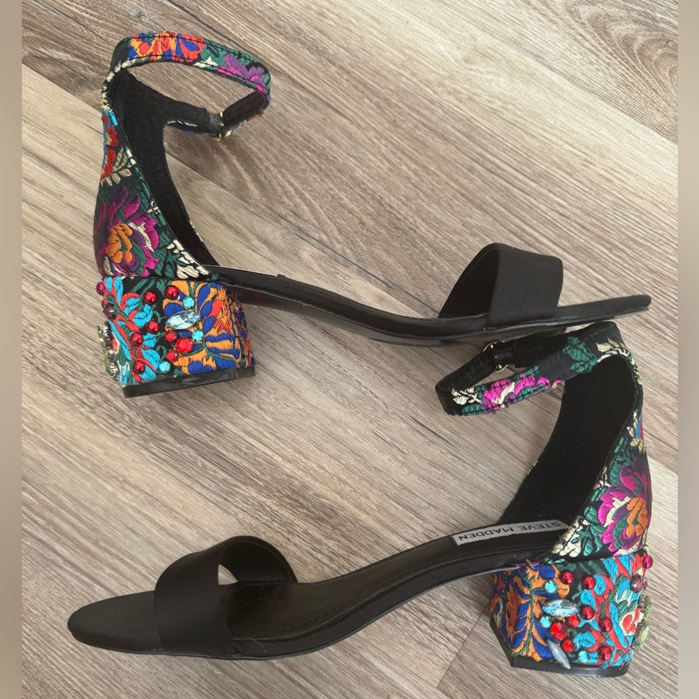 STEVE MADDEN Boho Inca Multicolored Jeweled Embroidered Satin Heels Size 6.5